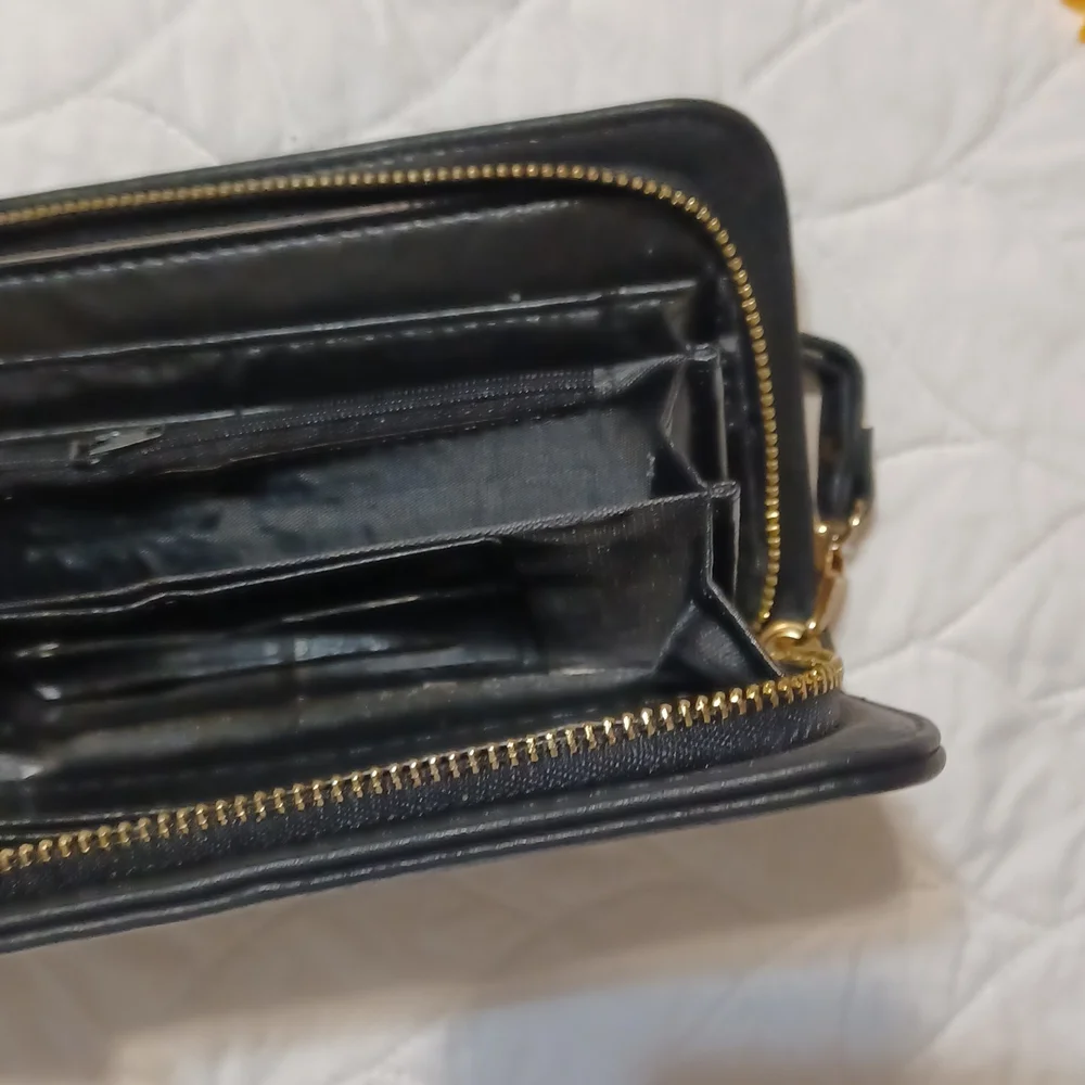 Wallet - Picture 3 of 6